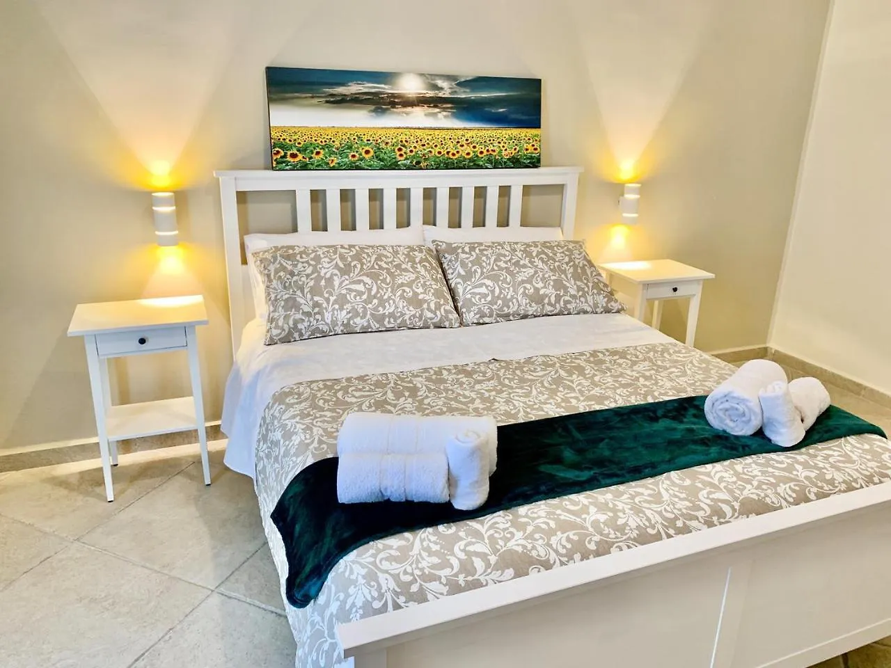 Central Apartment - Le Burnie Palermo