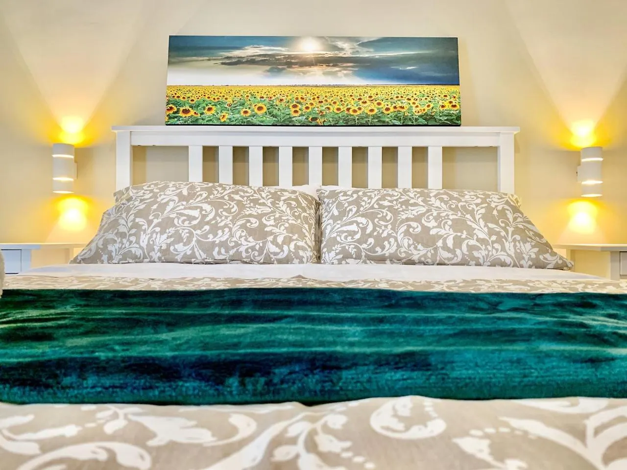 Central Apartment - Le Burnie Palermo 0*,  Italy