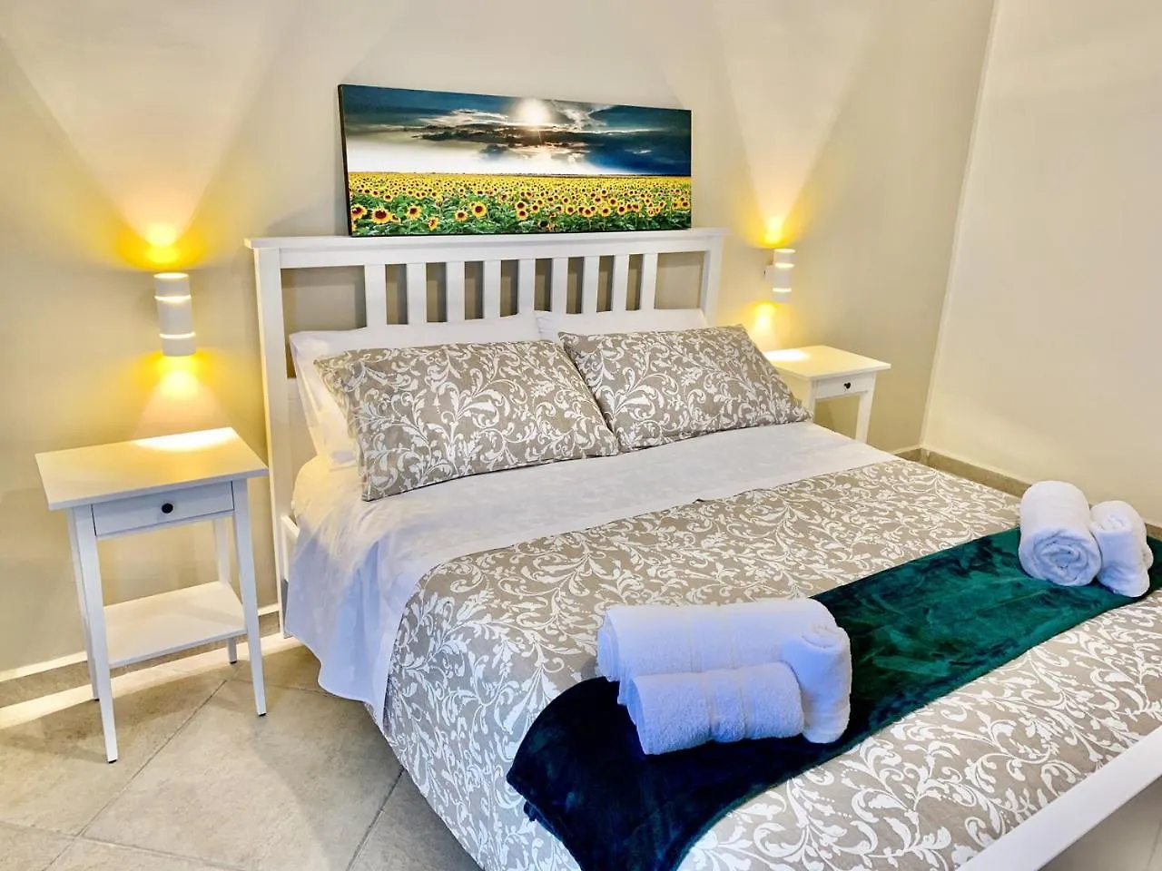 Central Apartment - Le Burnie Palermo
