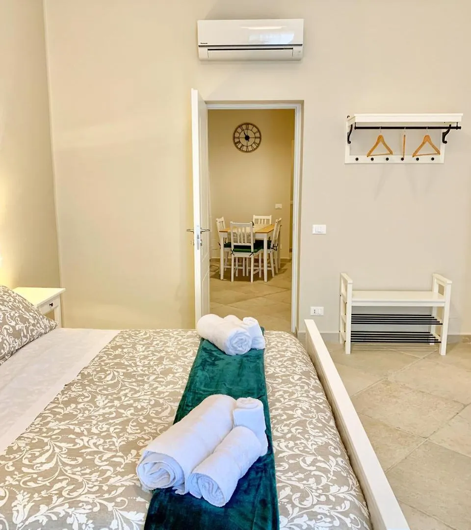 Central Apartment - Le Burnie Palermo